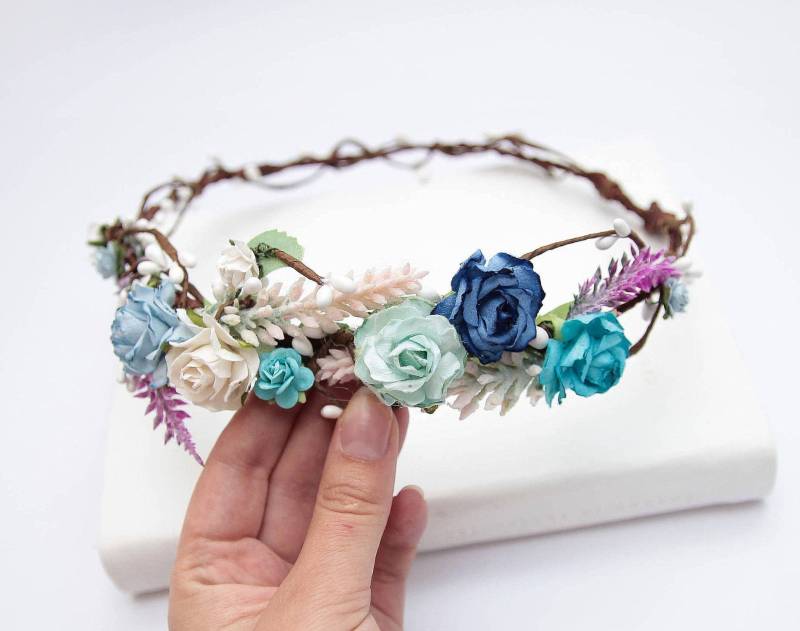 Hochzeit Circlet White Blue Flower Crown Winterhaar Kranz Headpiece Boho Brautjungfer Winterhochzeit von LisaUaShop