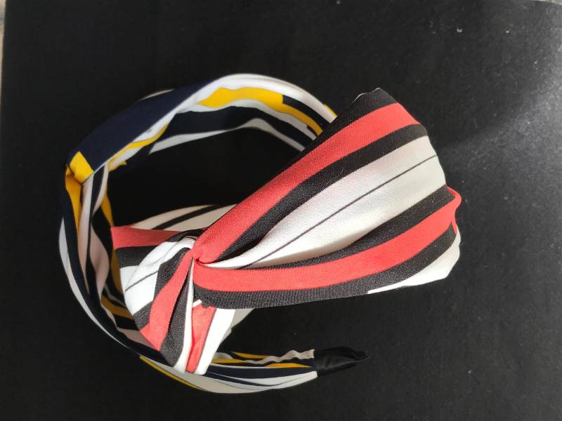 Handgefertigt - Bequem Weiches Stirnband Mit Streifen Design Kommt 4 Farben von LisaandLavender