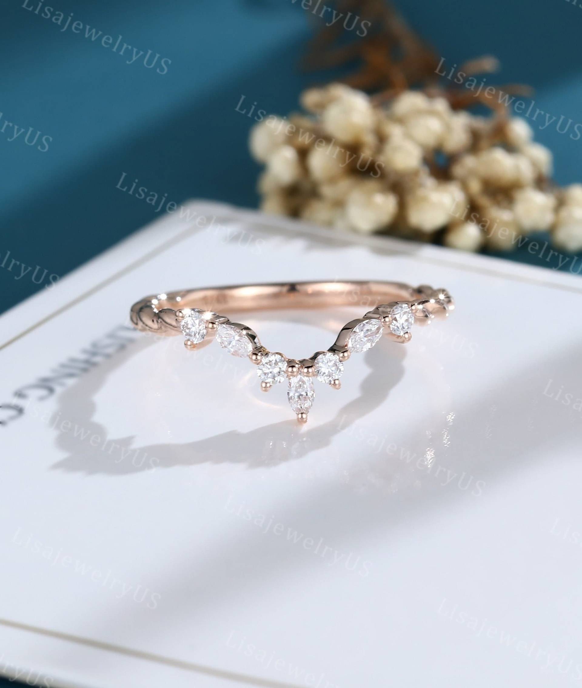 Moissanite Ehering Gebogener Rosegold Trauring Vintage Marquise Unikat 3/4 Eternity Twisted Band Brautschmuck von LisajewelryUS