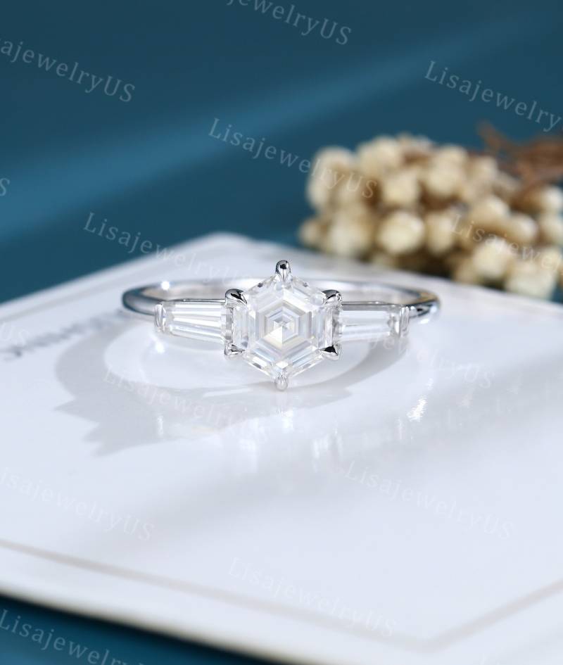 Moissanite Verlobungsring Vintage 50Er 60Er Gold Unikat Sechseckschliff Baguette Ring Zierliche Verlobung Braut Jahrestag Versprechen von LisajewelryUS
