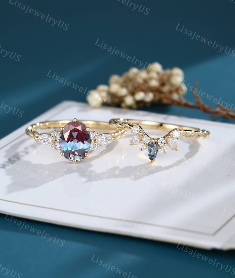 Oval Alexandrit Verlobungsring Set Vintage 14K Gold Art Deco Einzigartige 3/4 Eternity Gedrehtes von LisajewelryUS