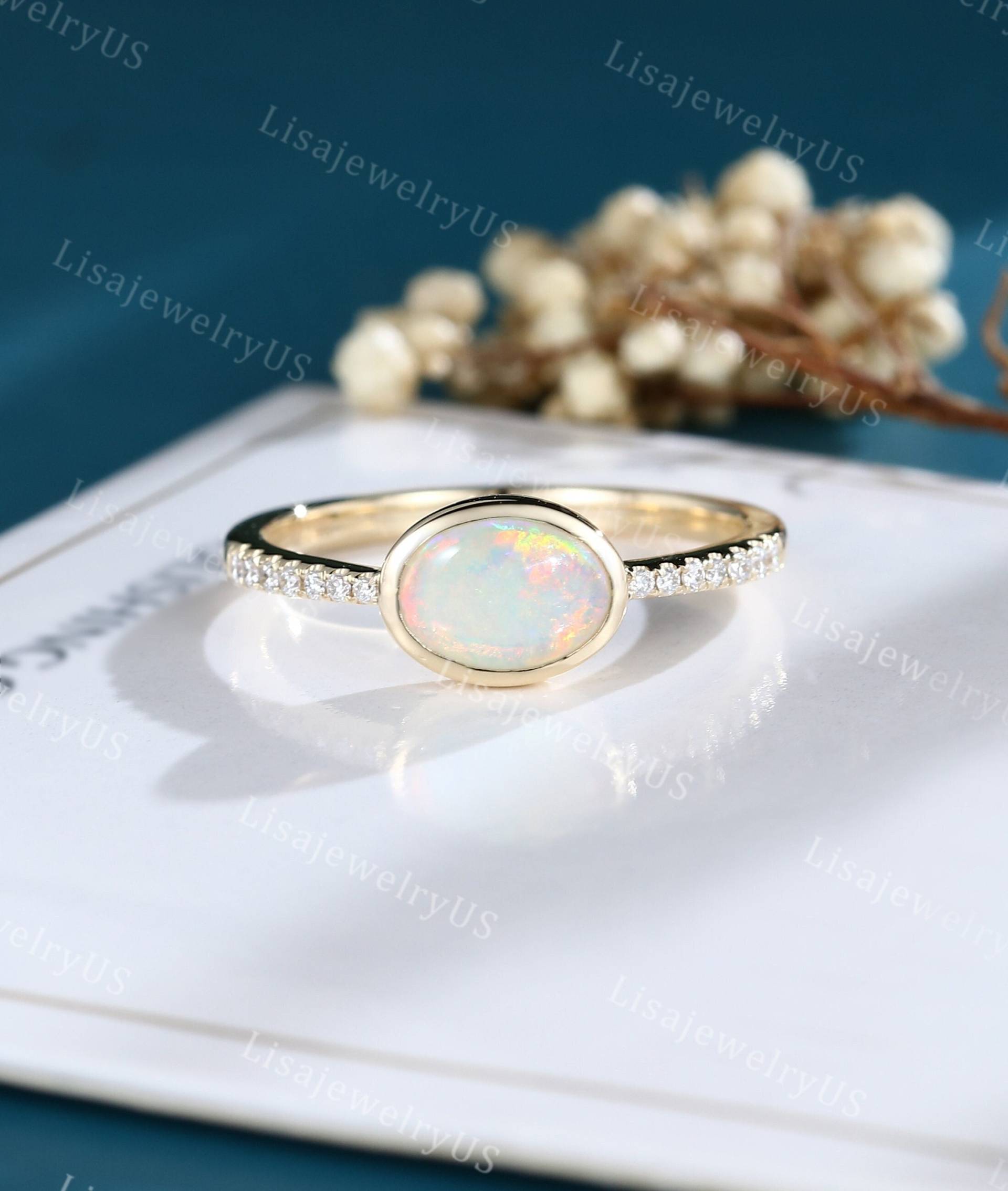 Oval Opal Verlobungsring Vintage 14K Gold Massiv Zierlicher Halbe Eternity Ring Unikat Braut von LisajewelryUS