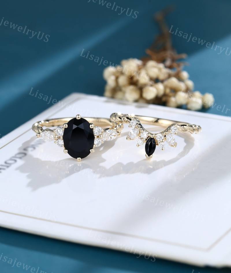Oval Schwarzer Onyx Verlobungsring Vintage Moissanit Goldring Art Deco Zarte Diamant Gedrehter Ring von LisajewelryUS