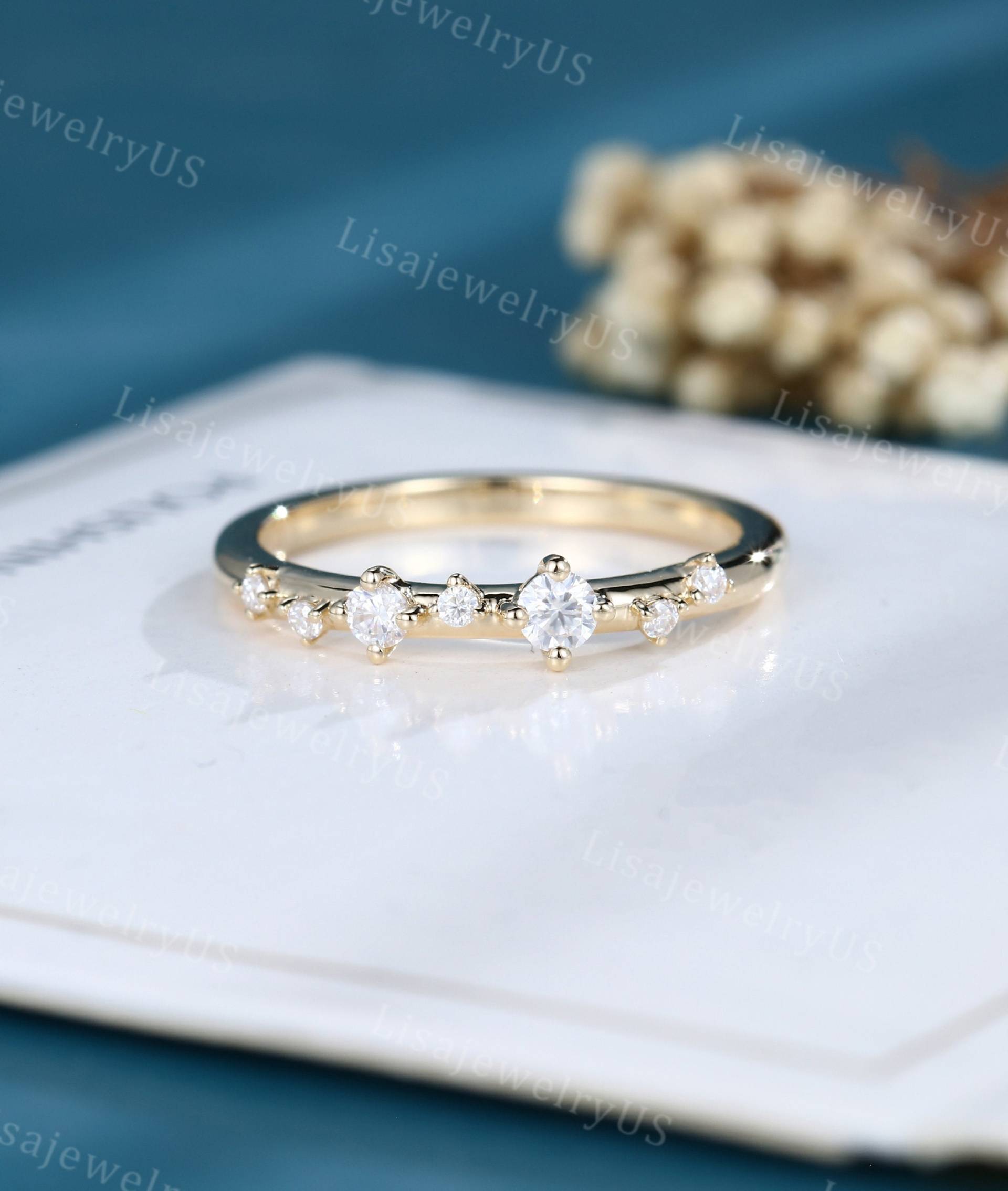 Schlichter Moissanit Ehering Gelbgold Diamant Vintage 1/4 Eternity Trauring Unikat Hochzeitsring von LisajewelryUS