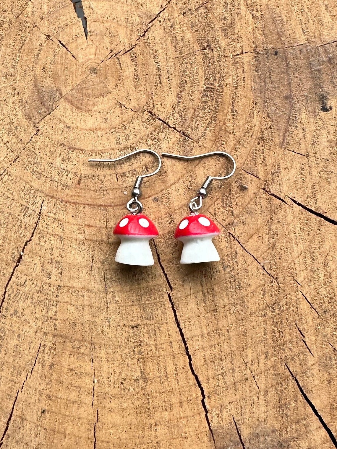 Glücksbringer Fliegenpilz-Ohrringe von LisasJewelleryShop