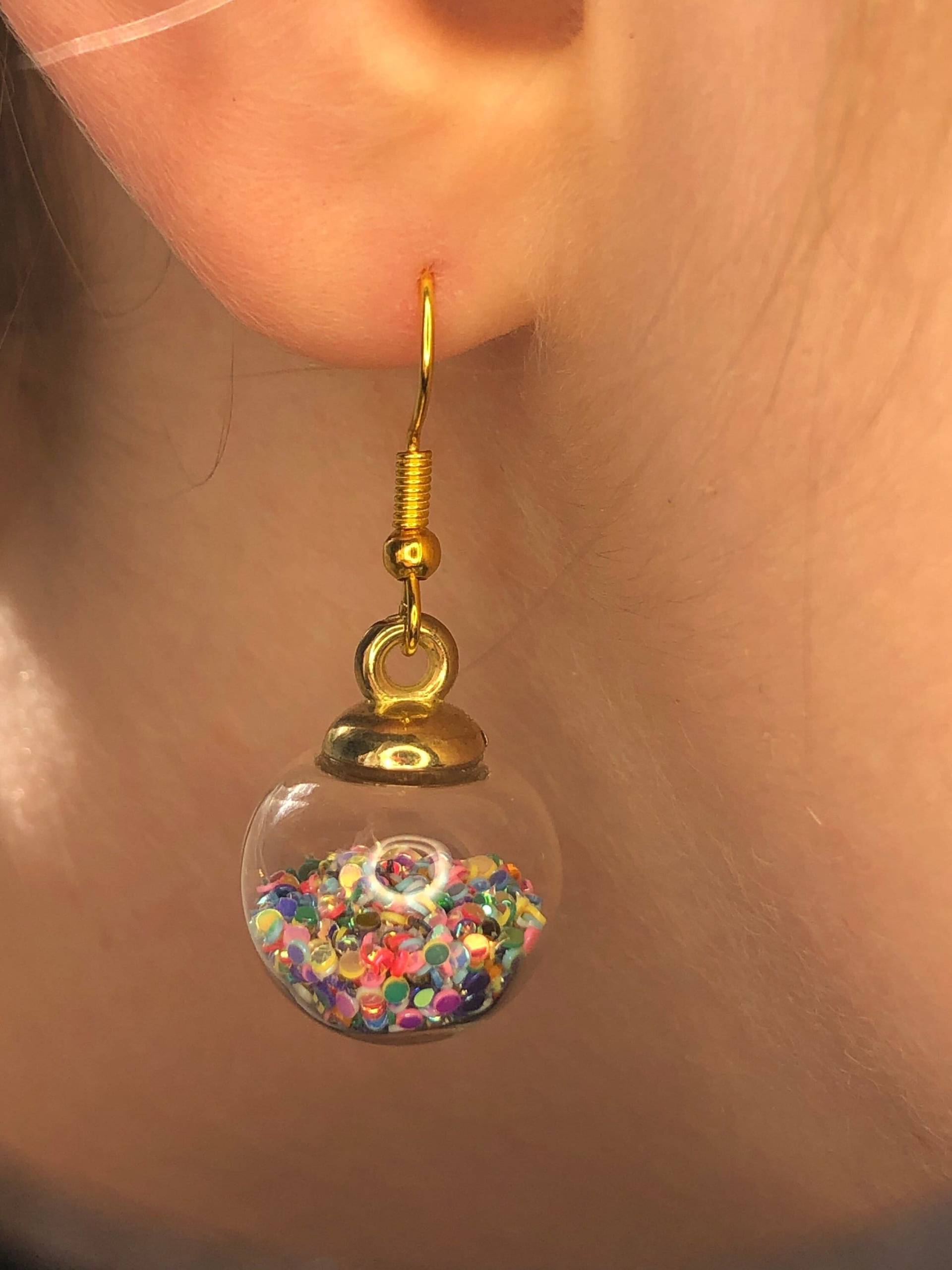Goldene Konfetti-Ball Ohrringe von LisasJewelleryShop