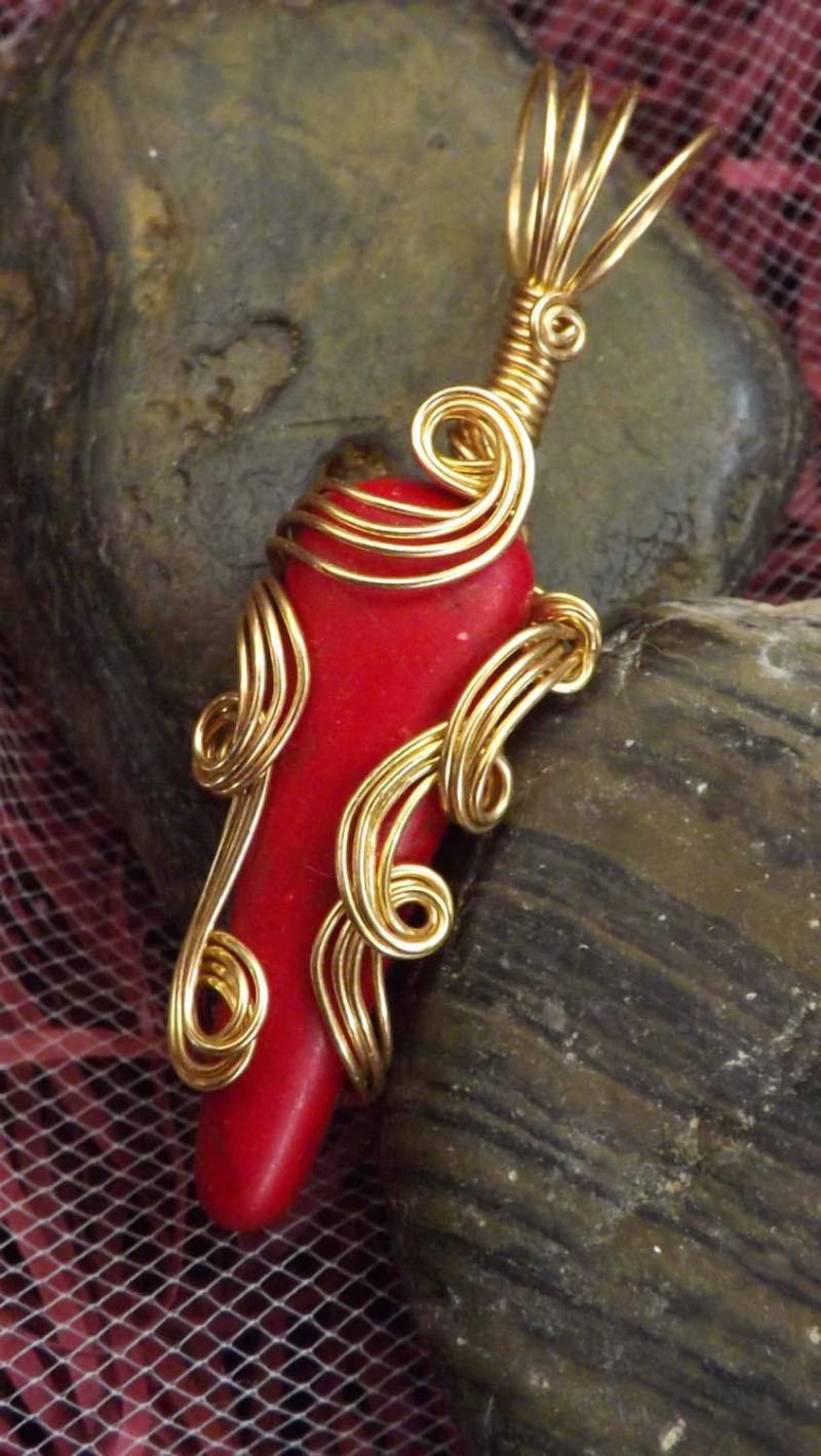 Draht Gewickelt Rot Gefärbter Howlith Draht Gewickelt Rot Gefärbter Howlith von LisasJewelryBowl