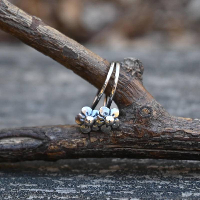 Blumen Ohrringe Aus Sterlingsilber Zierliche Blumenschmuckstücke von LisasLoveliesJewelry