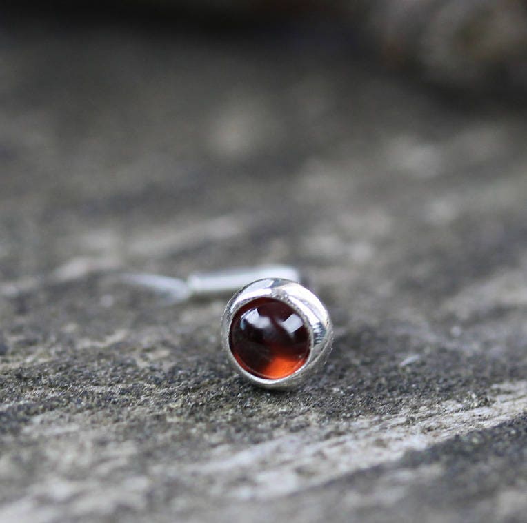 Granat Nasenstecker Sterling Silber Schmuck, Januar Geburtsstein von LisasLoveliesJewelry