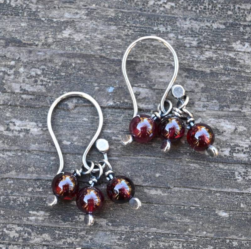 Granat Sterling Silber Ohrringe Januar Geburtsstein von LisasLoveliesJewelry