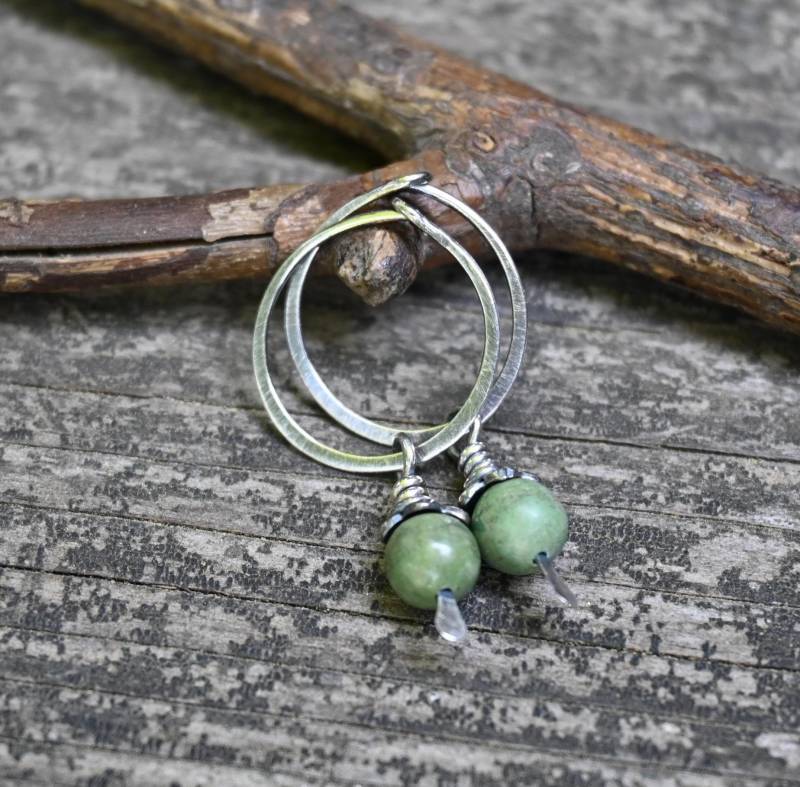 Grüne Kingman Türkis Sterling Silber Creolen von LisasLoveliesJewelry