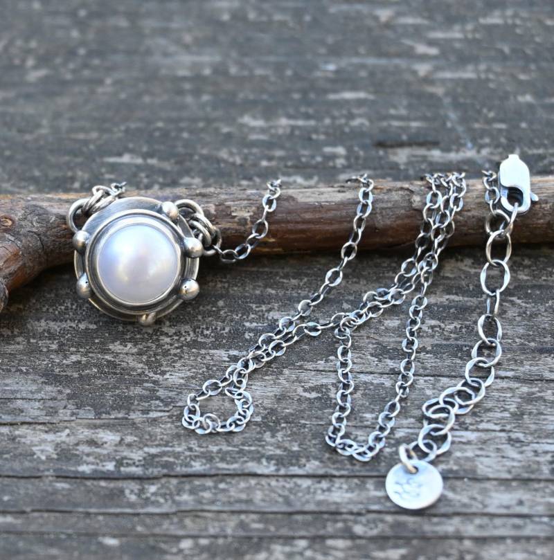 Handgefertigte Sterling Silber Süßwasserperlen Halskette Rustikaler Hochzeitsschmuck von LisasLoveliesJewelry