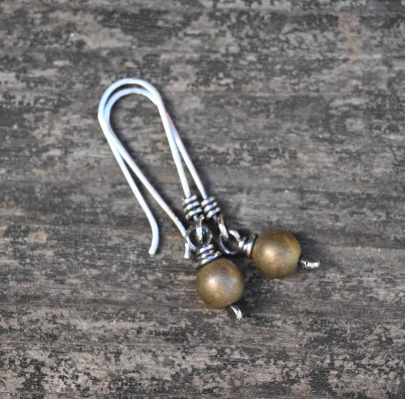 Industrielle Matt Gold Hämatit Sterling Silber Baumeln Ohrringe Industrielle Matt Gold Hämatit Sterling Silber Baumeln Ohrringe von LisasLoveliesJewelry