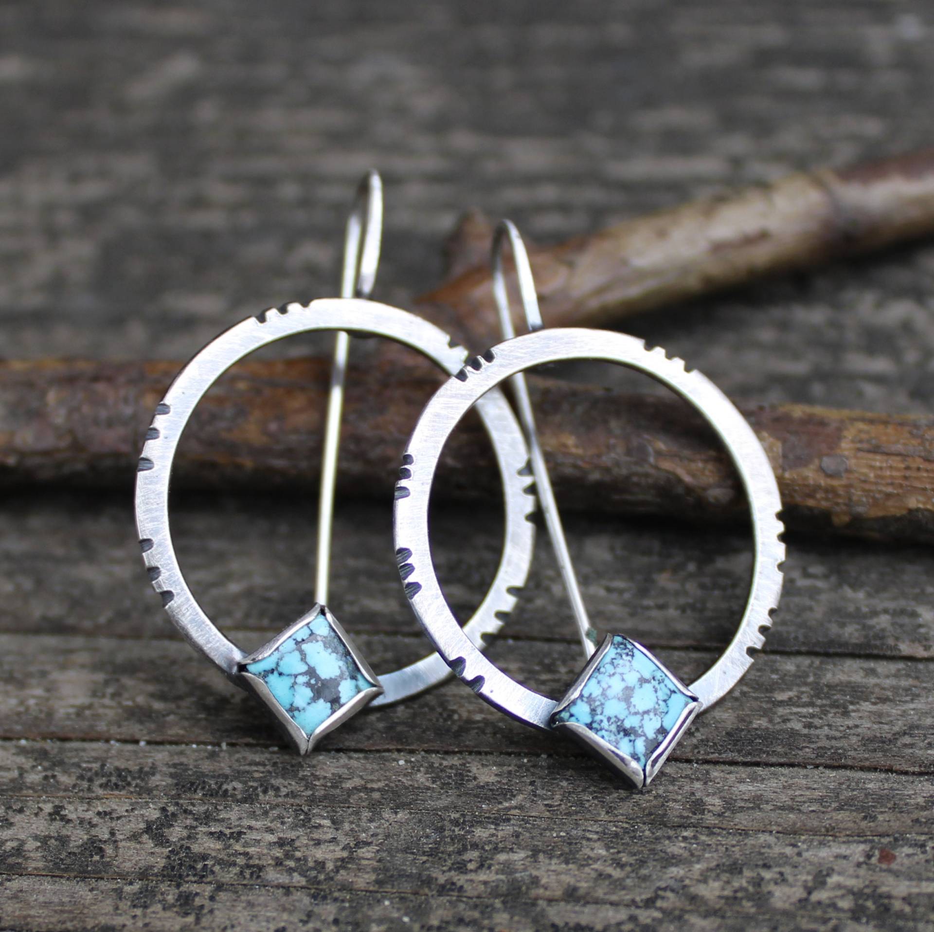 Kingman Mine Spinnennetz Türkis Sterling Silber Creolen Ohrringe/Rustikale Geschenk Für Sie Schmuckverkauf von LisasLoveliesJewelry