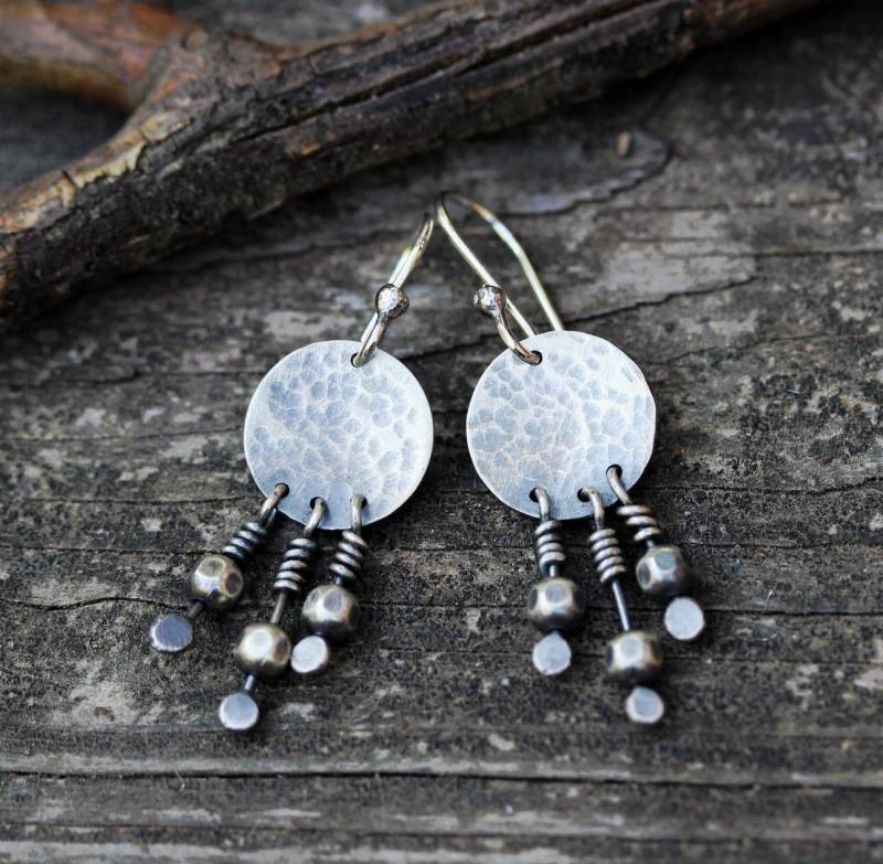Oxidierte Sterling Silber Ohrringe Gehämmert Boho Franse von LisasLoveliesJewelry