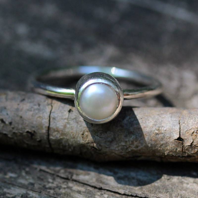Süßwasser Perle Sterling Silber Ring - Schlichter Stapelring von LisasLoveliesJewelry