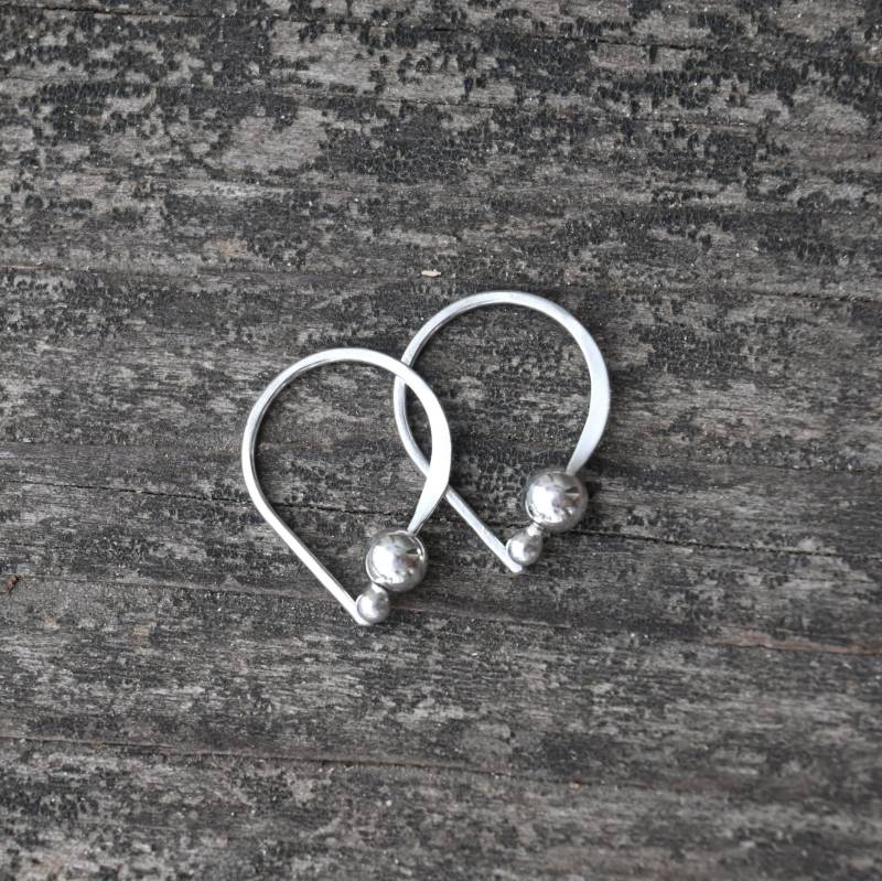 sterling Silber Ohrringe Winzige Offene Creolen Design von LisasLoveliesJewelry