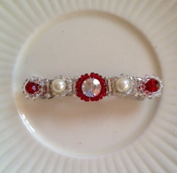 Granat Rote Perlen, Elfenbein Glasperle, Schillernde Klare Kristalle, Urlaub Haar Barettes, Hochzeit Zubehör, Haarspangen, Brautjungfern Geschenke Granat Rote Perlen, Elfenbein Glasperle, Schillernde Klare Kristalle, Urlaub Haar Barettes, Hochzeit Zubehör, Haarspangen, Brautjungfern Geschenke von LisasWishingWELL