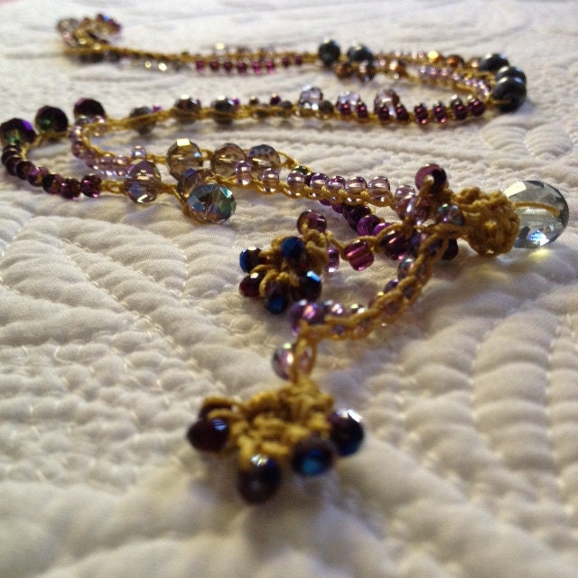 Lila & Irisierende Lavendel Facettierte Kristalle, Aubergine Saatperlen, Goldschnur, Boho Gehäkeltes Perlen Wickelarmband Oder Halskette Lila & Irisierende Lavendel Facettierte Kristalle, Aubergine Saatperlen, Goldschnur, Boho Gehäkeltes Perlen Wickelarmband Oder Halskette von LisasWishingWELL