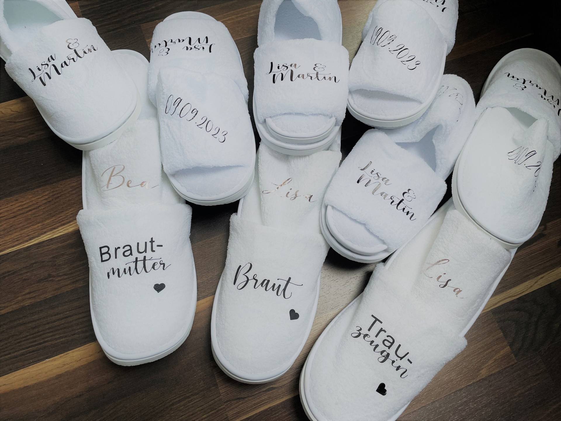 Personalisierte Slipper | Hotelslipper Offen Oder Geschlossen Perfekt Für Hochzeiten Junggesellinnenabschiede, Braut Und Trauzeugin Personalisierte Slipper | Hotelslipper Offen Oder Geschlossen Perfekt Für Hochzeiten Junggesellinnenabschiede, Braut Und Trauzeugin von Lisavonlumali