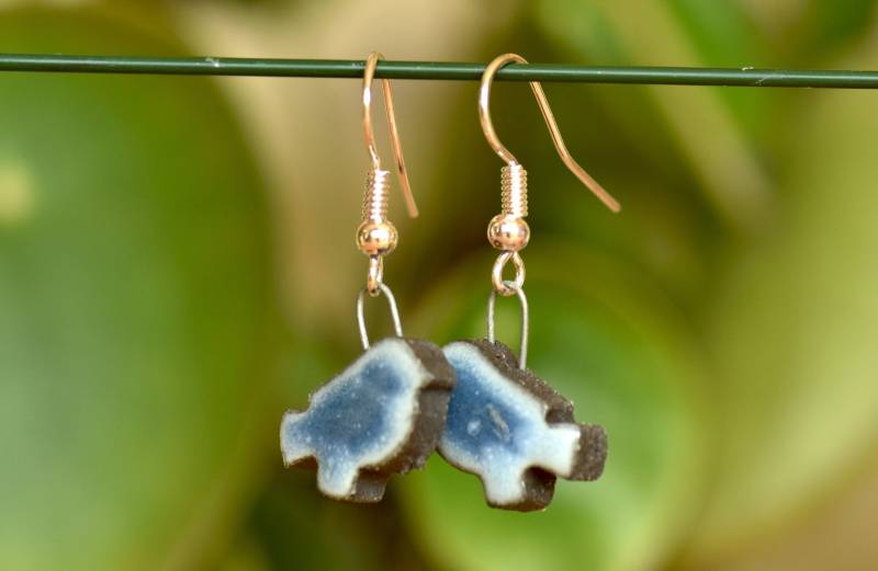 Keramik-Ohrringe Kleine Vögelchen, Vögel, Blau, Ohrringe, Silber, Keramikschmuck, Ohrhänger, Schwarzer Ton, Handgefertigt, Vogel Keramik-Ohrringe Kleine Vögelchen, Vögel, Blau, Ohrringe, Silber, Keramikschmuck, Ohrhänger, Schwarzer Ton, Handgefertigt, Vogel von LiselottiDesign