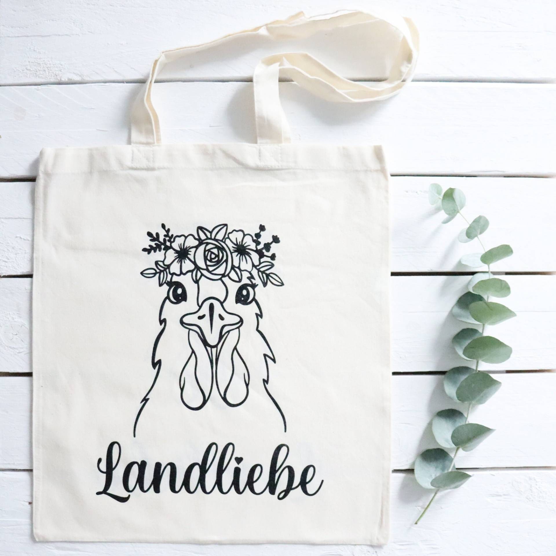 Jutebeutel Huhn in Weiß | Blumenkranz, Stoffbeutel, Einkaufsbeutel, Tragetasche, Landliebe, Glückliche Hühner, Stofftasche, Eierkarton Jutebeutel Huhn in Weiß | Blumenkranz, Stoffbeutel, Einkaufsbeutel, Tragetasche, Landliebe, Glückliche Hühner, Stofftasche, Eierkarton von Lisilada