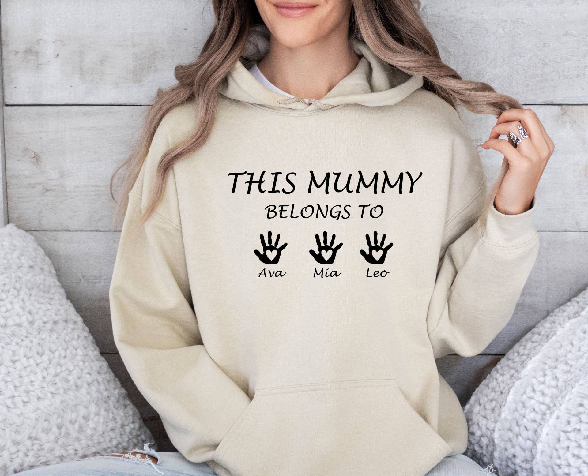 Diese Mumie Gehört, Personalisierter Mama Hoodie, Personalisierte Mama, Geschenk, Neue Muttertagsgeschenk, Muttertags Geburtstagsgeschenk von LismoreBoutique