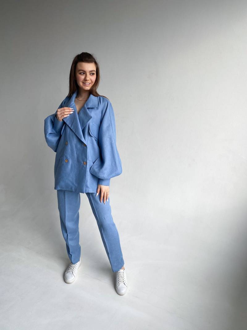 Lockere Jacke Aus Staubblauem Leinen Lockere Jacke Aus Staubblauem Leinen von LissiKids