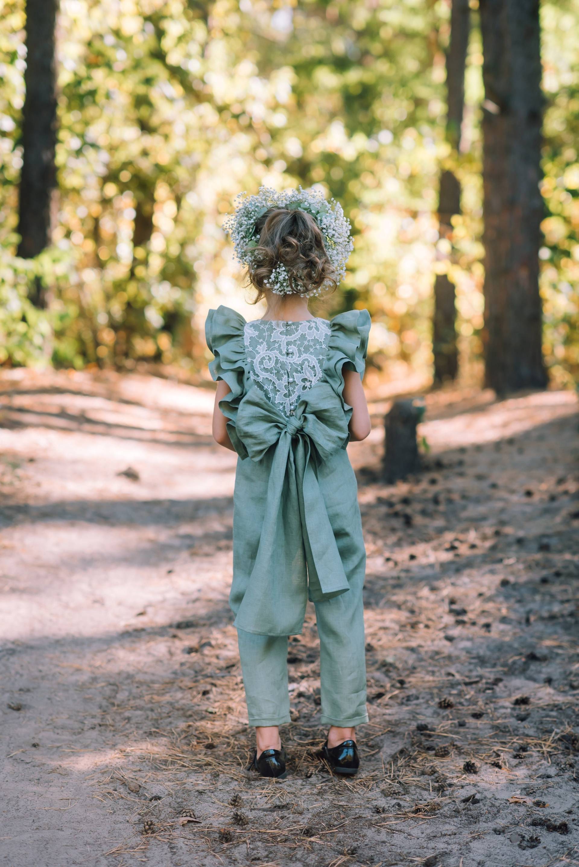 Salbei Grüner Blumenmädchen Overall, Romper, Blumenmädchen, Overall 1 Salbei Grüner Blumenmädchen Overall, Romper, Blumenmädchen, Overall 1 von LissiKids