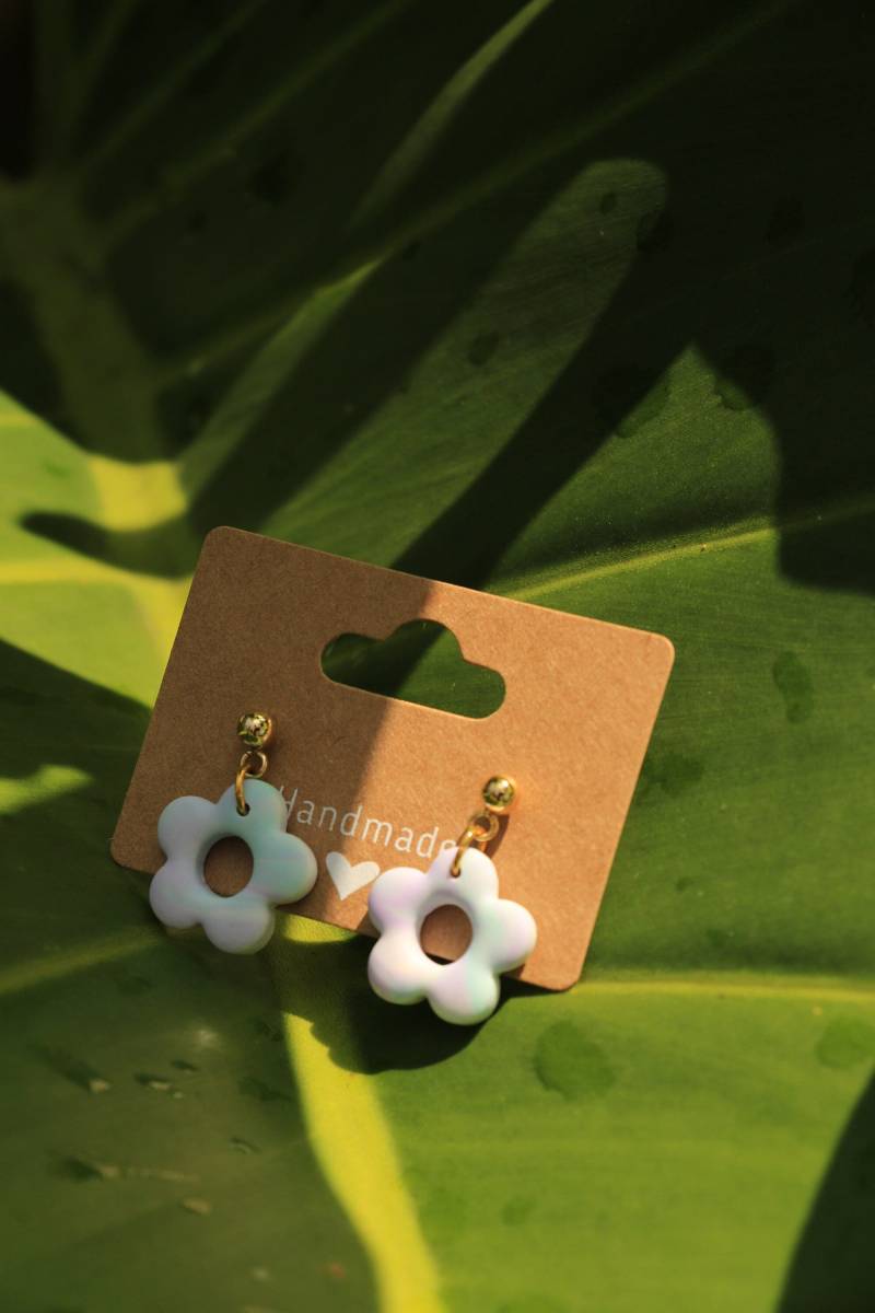Kleine Hängeohrringe Flower Lila Blau Pastell | Leicht Minimalistisch Ohrringe Polymer Clay Schmuck Handgefertigt Edelstahl Alltag Kleine Hängeohrringe Flower Lila Blau Pastell | Leicht Minimalistisch Ohrringe Polymer Clay Schmuck Handgefertigt Edelstahl Alltag von LissisLaden