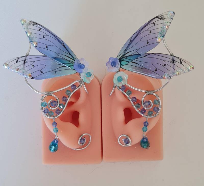 Elfen Ohren Manschetten "Mariposa" | 1 Paar Aus Silbernen Draht, Mit Resin Feen Flügel, Glasperlen | Blumen, Trapezförmig , Handgefertigt Elfen Ohren Manschetten "Mariposa" | 1 Paar Aus Silbernen Draht, Mit Resin Feen Flügel, Glasperlen | Blumen, Trapezförmig , Handgefertigt von LissysFantasy