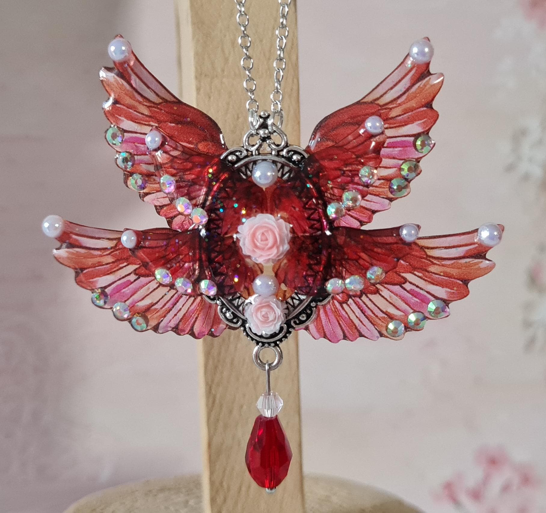 Engel Anhänger "Seraphim" + Halskette, 8 Feenhafte Engels Flügel, Perlen, Kleine Rosen, Handgefertigt Engel Anhänger "Seraphim" + Halskette, 8 Feenhafte Engels Flügel, Perlen, Kleine Rosen, Handgefertigt von LissysFantasy