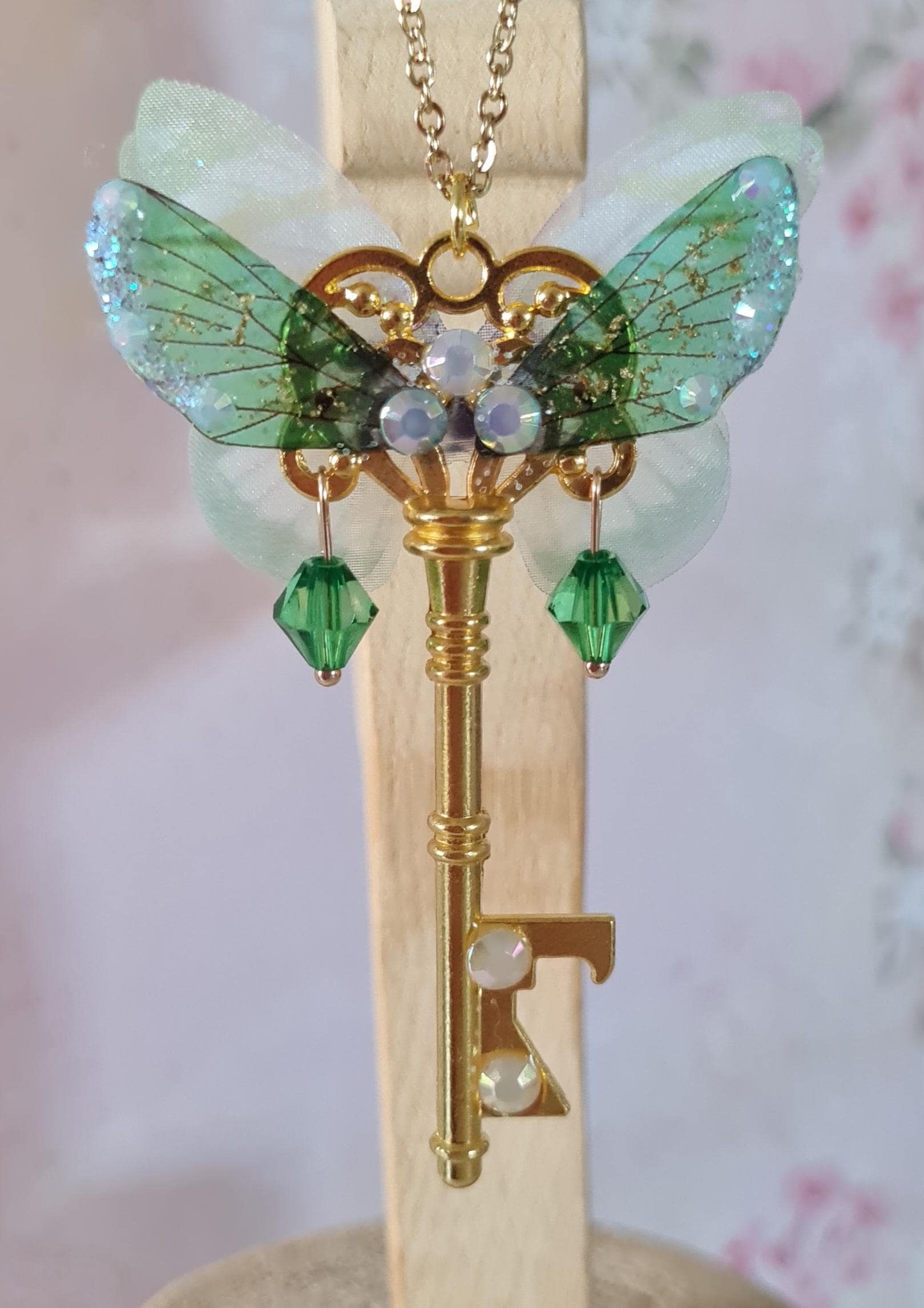 Zarte Feen 2 in 1 Kette "Fay" Mit Goldenen Schlüssel, Flügel, Glitzer, Stoff Schmetterlingen, Handgefertigt Zarte Feen 2 in 1 Kette "Fay" Mit Goldenen Schlüssel, Flügel, Glitzer, Stoff Schmetterlingen, Handgefertigt von LissysFantasy