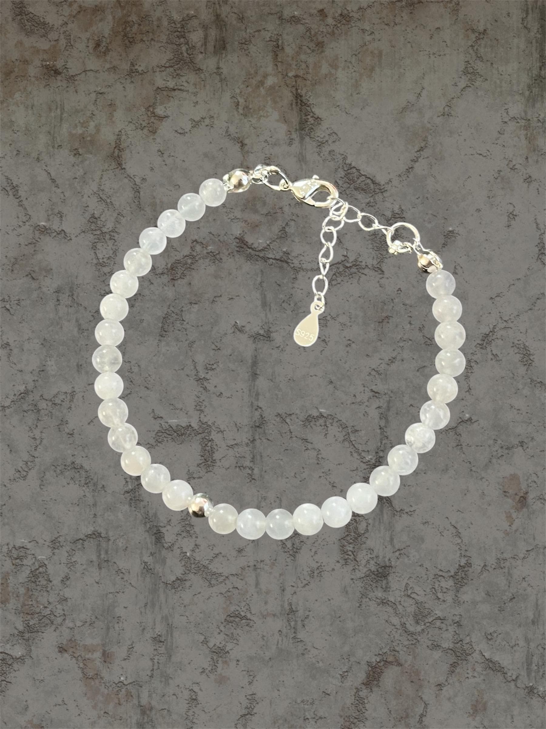 Hangefertigtes Armband Aus Mondstein.echtem Silberverschluss/Abstandsperle.perfekt Zum Verschenken von LissysSchmuckdesign