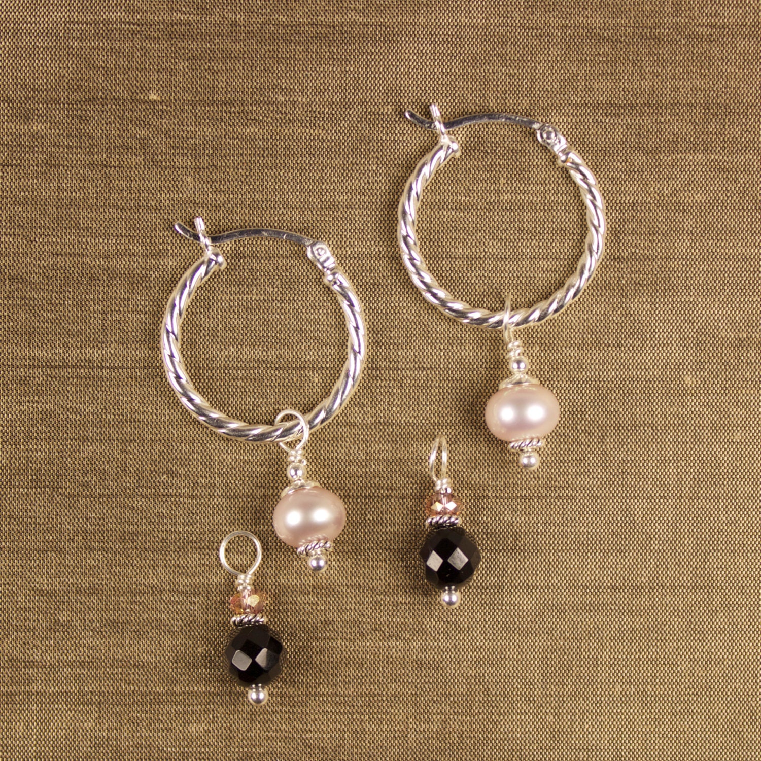 Austauschbare Creolen Mit Perlen Und Onyx Austauschbare Creolen Mit Perlen Und Onyx von LitaKinsey