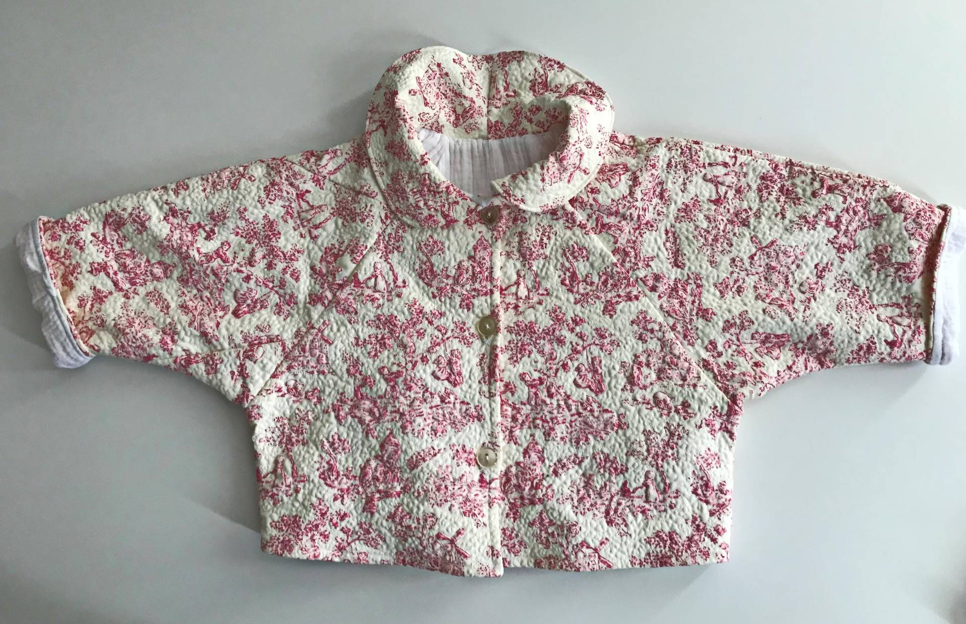 Quilt Kinder-Jäckchen Aus Reiner Baumwolle, Rosa, Gleicher Stoff Wie Meine Baby - Bzw. Kinderdecke "Little Girls Are Sugar & Spice ..." Quilt Kinder-Jäckchen Aus Reiner Baumwolle, Rosa, Gleicher Stoff Wie Meine Baby - Bzw. Kinderdecke "Little Girls Are Sugar & Spice ..." von LithaQuilts