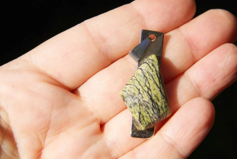 Grüne Jade Anhänger Kristallhalsketten Für Frauen, Energieheilungskristalle Schmuck Fruchtbarkeit, Edelstein Cabochon Good Luck Geschenke von LithoBaia