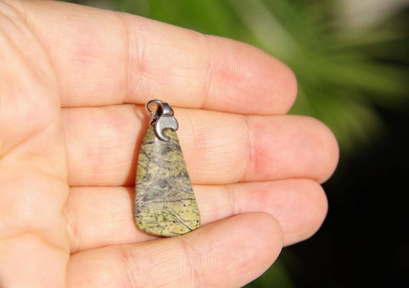 Grüne Jade Anhänger Kristallhalsketten Für Frauen, Energieheilungskristalle Schmuck Fruchtbarkeit, Edelstein Viel Glück Geschenke von LithoBaia