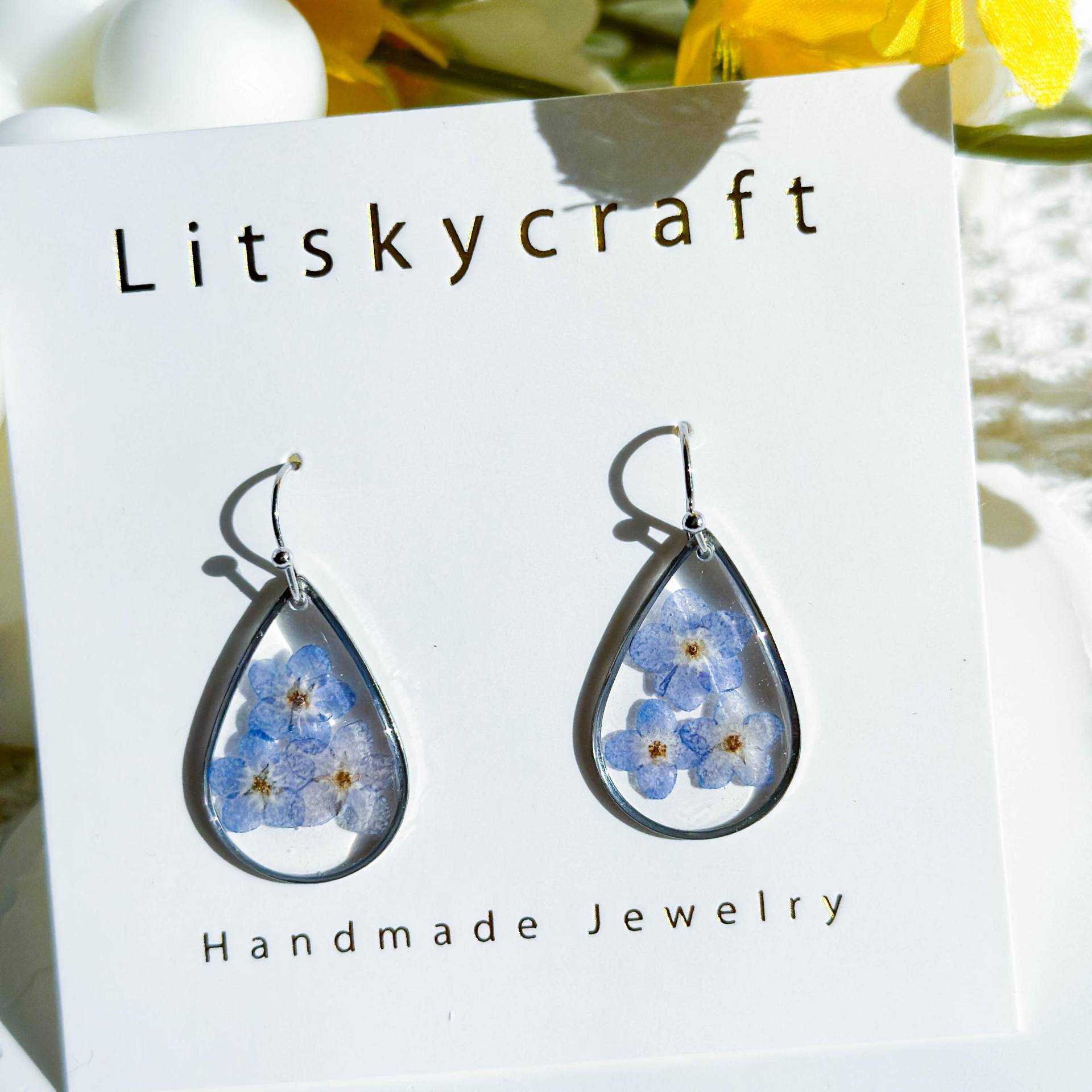 14K Gold Vergissmeinnicht Harz Blume Ohrringe, Handgefertigte Gepresste Echte Dired Baumeln Tropfen Geburtstagsgeschenke von LitskyCraft