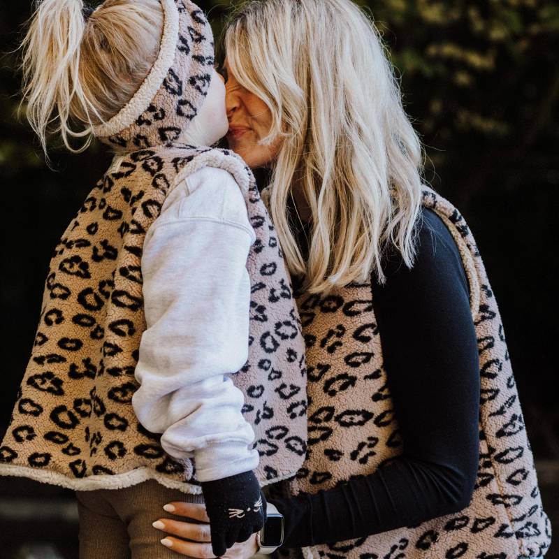 Kinderweste Teddyweste Leo I Innen Und Außen Teddyfell Auch Für Damen Erhältlich Mama & Tochter Partnerlook Kinderweste Teddyweste Leo I Innen Und Außen Teddyfell Auch Für Damen Erhältlich Mama & Tochter Partnerlook von LittleANTunique