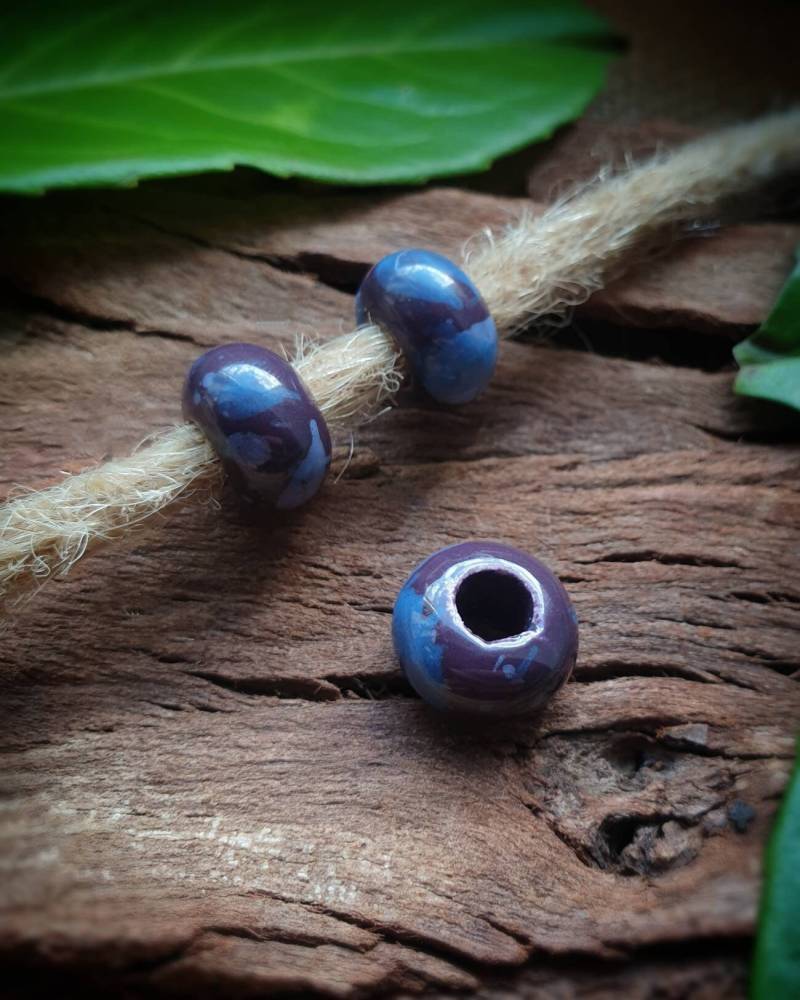 Set Dreadperle Großlochperle Violett Blaubeere 3/5 Stk. // 6mm Durchmesser Keramik Dreadschmuck Set Dreadperle Großlochperle Violett Blaubeere 3/5 Stk. // 6mm Durchmesser Keramik Dreadschmuck von LittleArtifactsArt