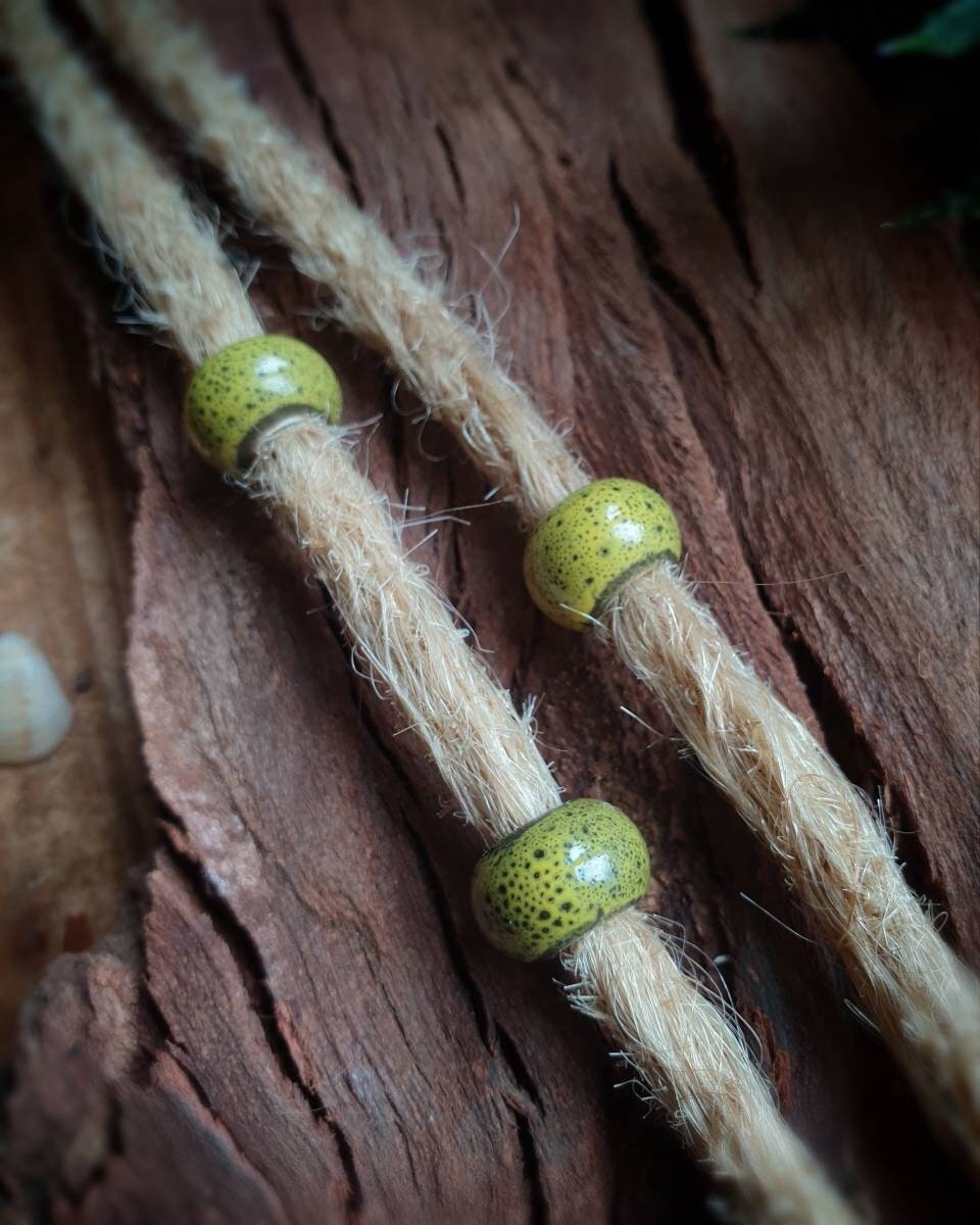 Set Dreadperlen Grün // Dreadschmuck Großlochperle Keramik Mit 6mm Durchmesser Set Dreadperlen Grün // Dreadschmuck Großlochperle Keramik Mit 6mm Durchmesser von LittleArtifactsArt