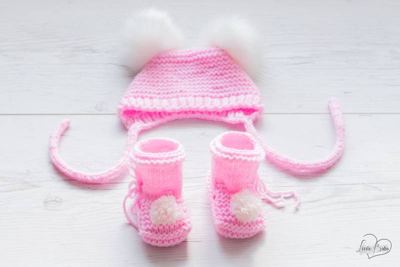 Sparset Babymütze Mit Babyschuhe , Babyschuhe Pompon , Kunsfellpompon Mütze Rosa, Mädchen Mütze, Geschenkidee von LittleBabyofficial