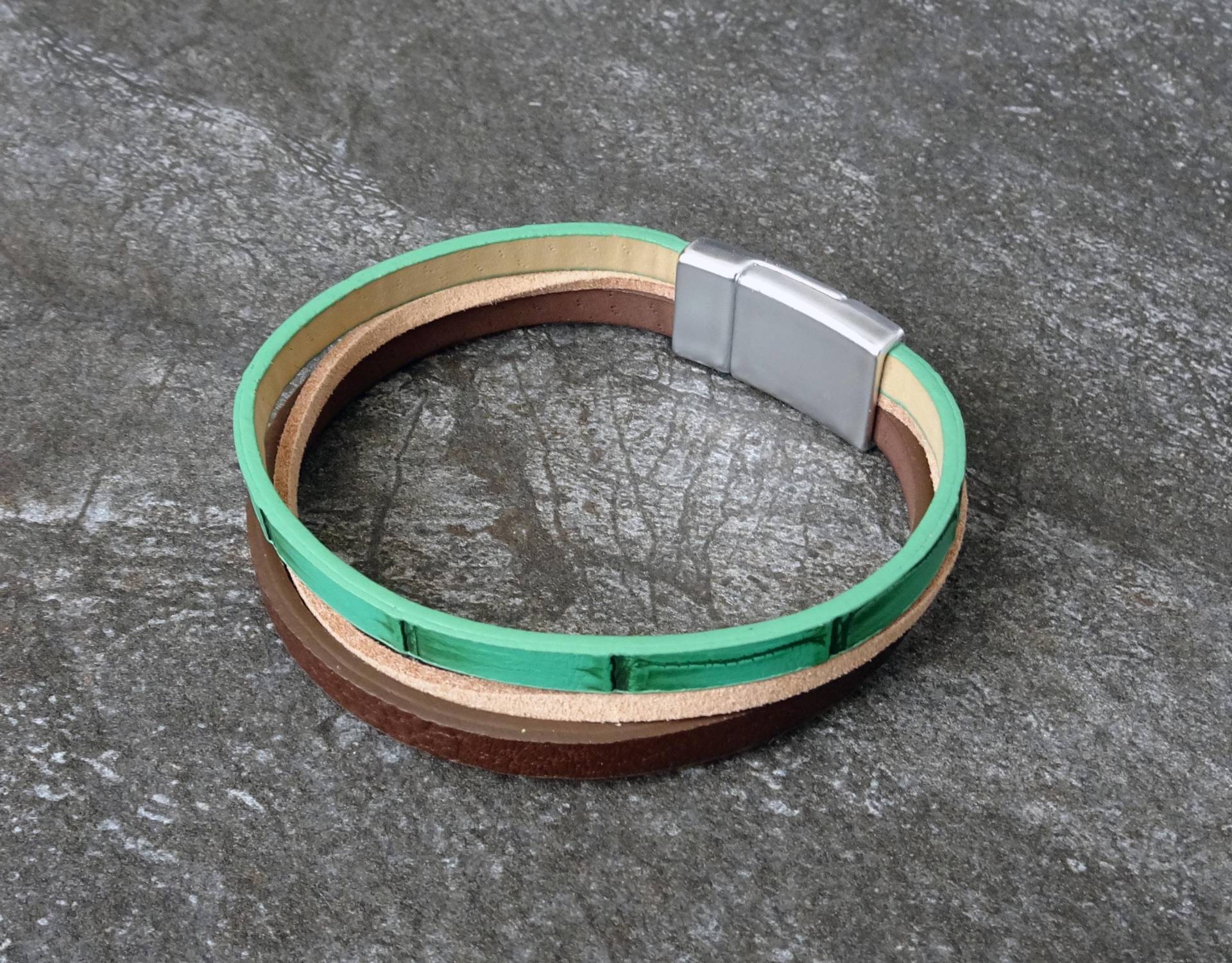 Kiwi Staps Lederarmband Kiwi Staps Lederarmband von LittleBanditCrafts