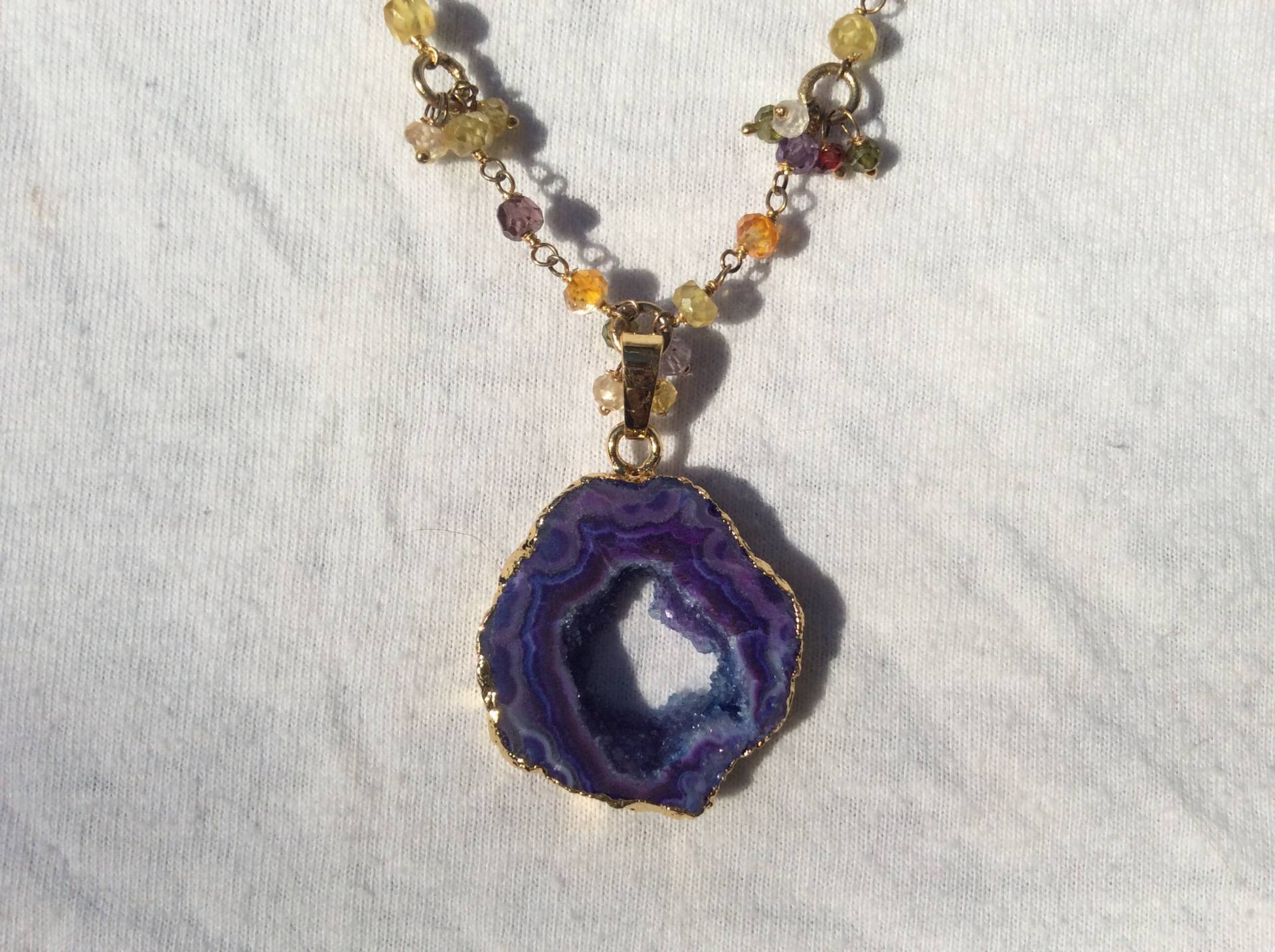 Lila Gefärbten Druzy Multi-Edelstein-Gold Vergoldet Kette Lila Gefärbten Druzy Multi-Edelstein-Gold Vergoldet Kette von LittleBareNecessitys