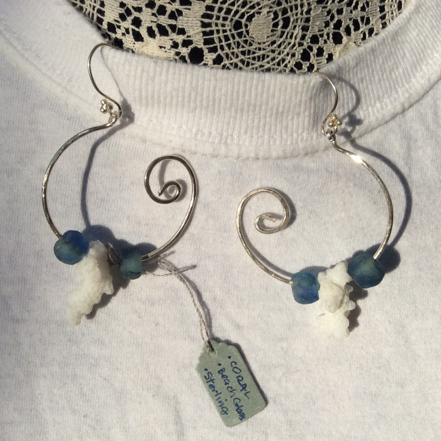 sterling Silber, Korallen Und Meer Glas Ohrringe sterling Silber, Korallen Und Meer Glas Ohrringe von LittleBareNecessitys