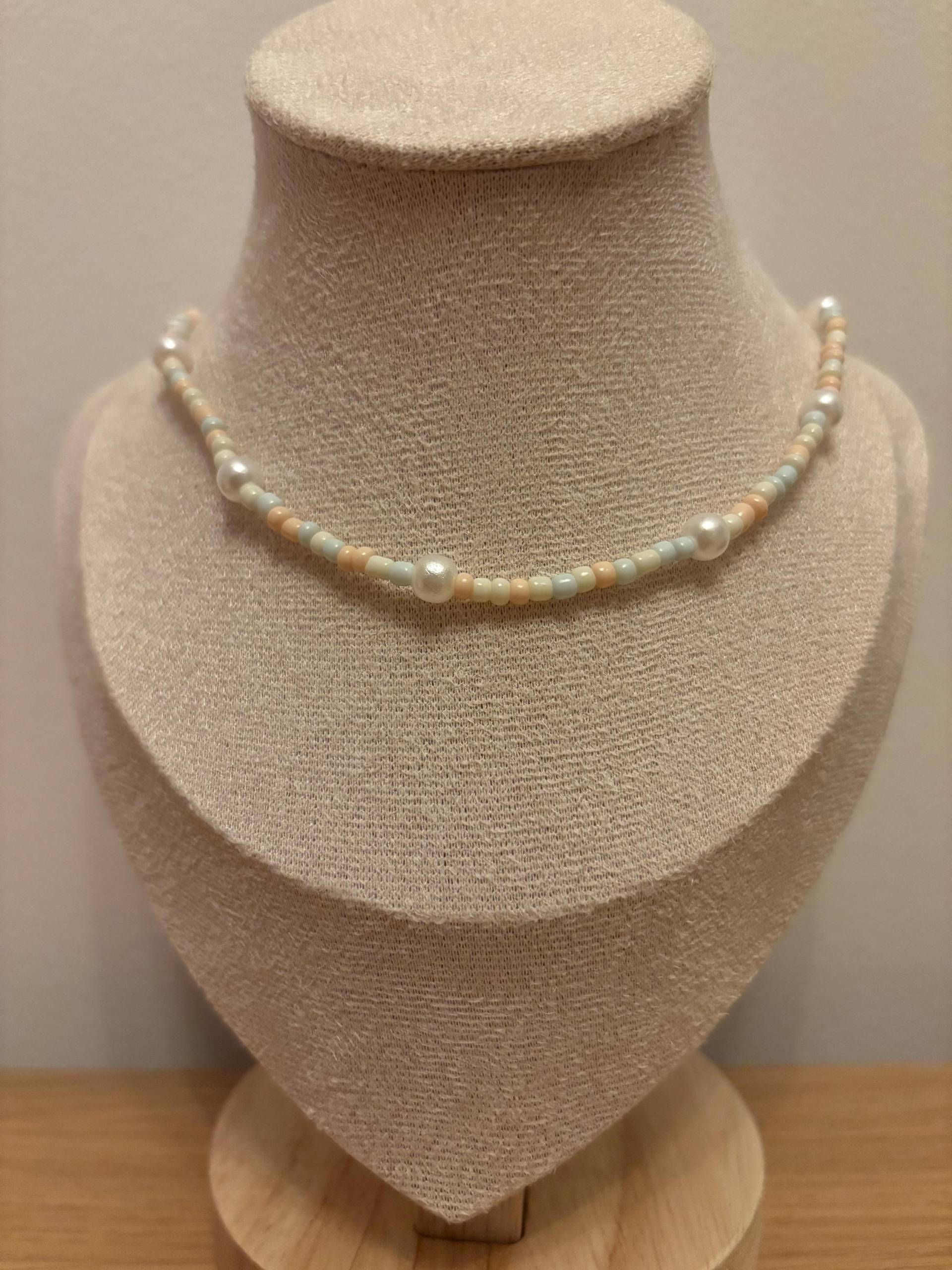 Sommerliche Perlenkette Sommerliche Perlenkette von LittleBeadsByElena