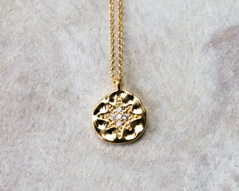 Zierliche Goldmünze Halskette Cz Stern Medaillon Anhänger Zierliche Goldmünze Halskette Cz Stern Medaillon Anhänger von LittleBeetleSpain
