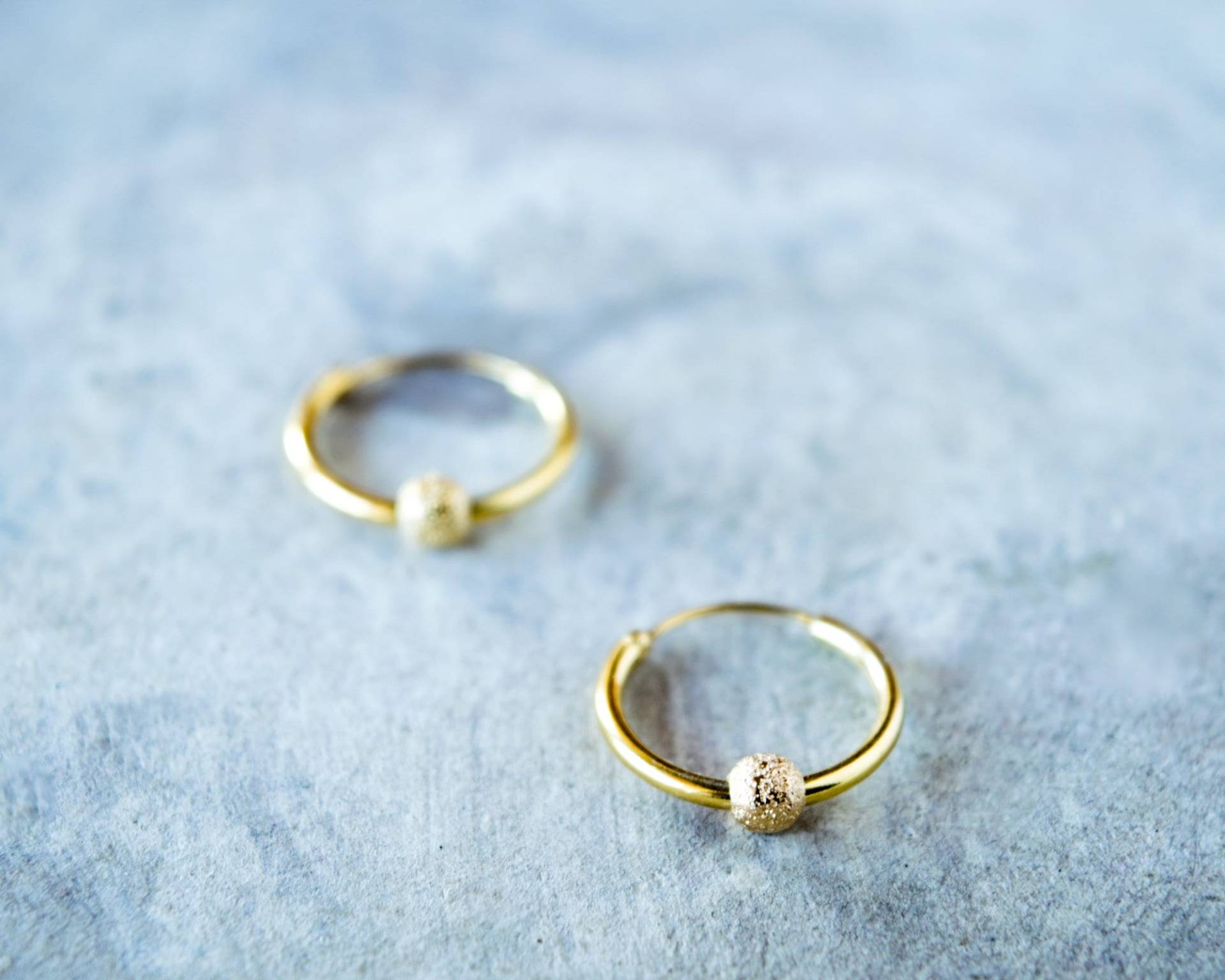 Gold Huggie Hoop Ohrringe Sterling Silber Perle Schläfer Ohrringe Gold Huggie Hoop Ohrringe Sterling Silber Perle Schläfer Ohrringe von LittleBeetleSpain