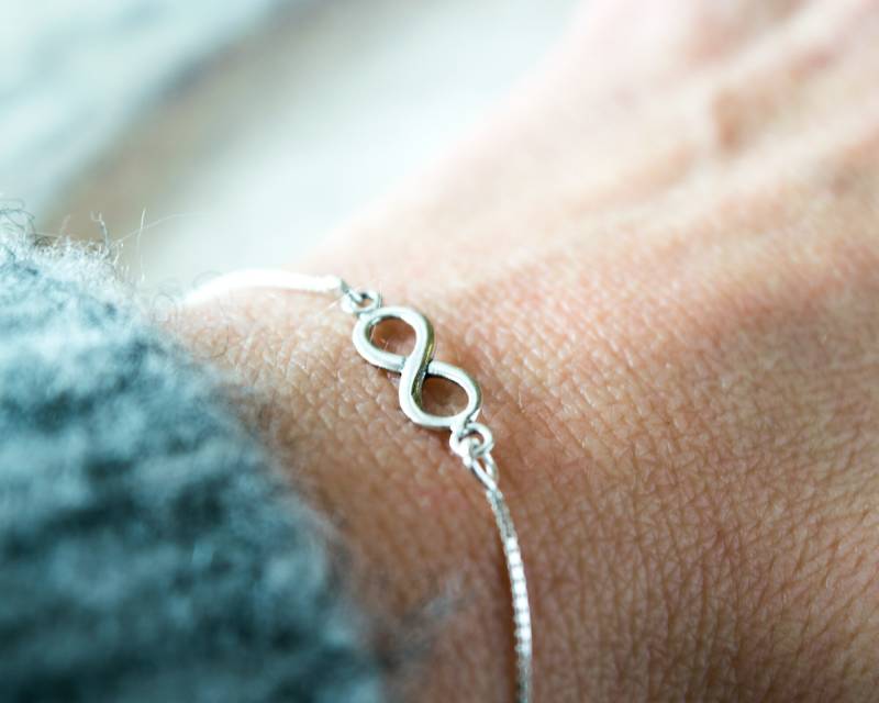 Infinity Armband Verstellbarer Freundschaftsanhänger Infinity Armband Verstellbarer Freundschaftsanhänger von LittleBeetleSpain
